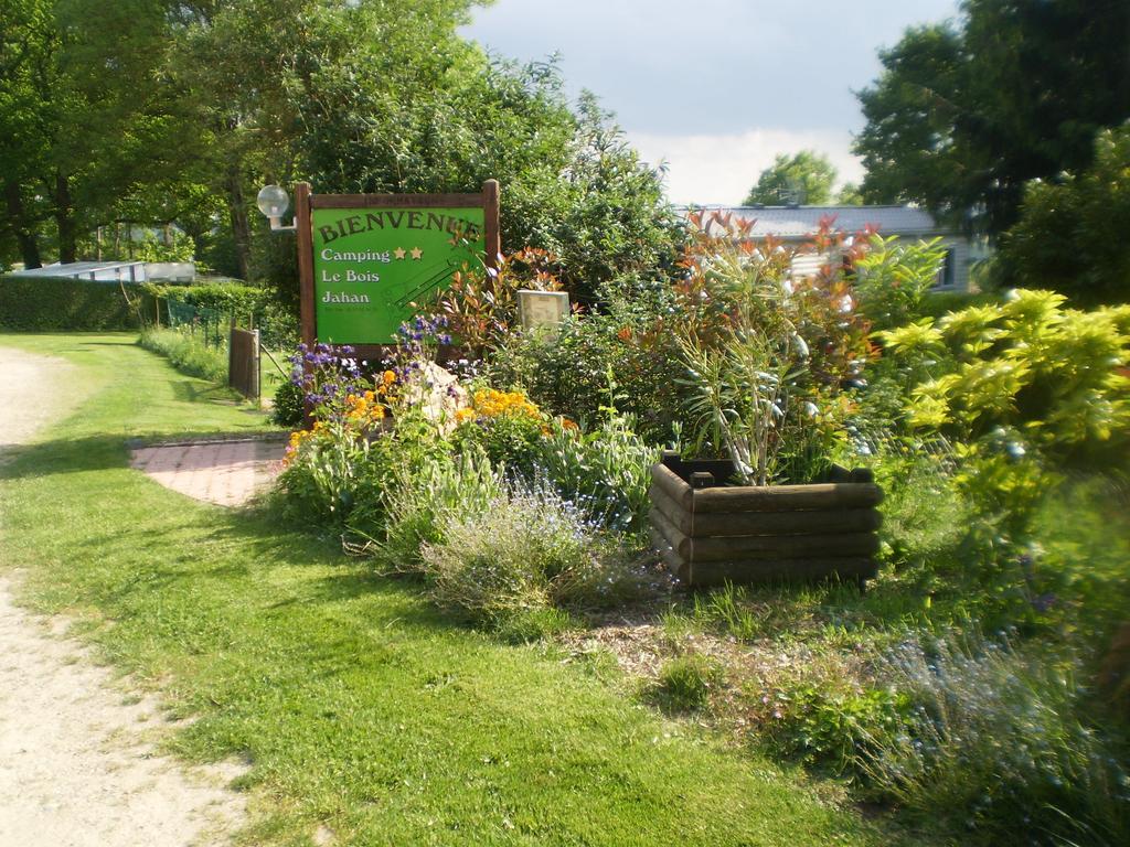 Camping Le Bois Jahan Brunelles Exterior photo